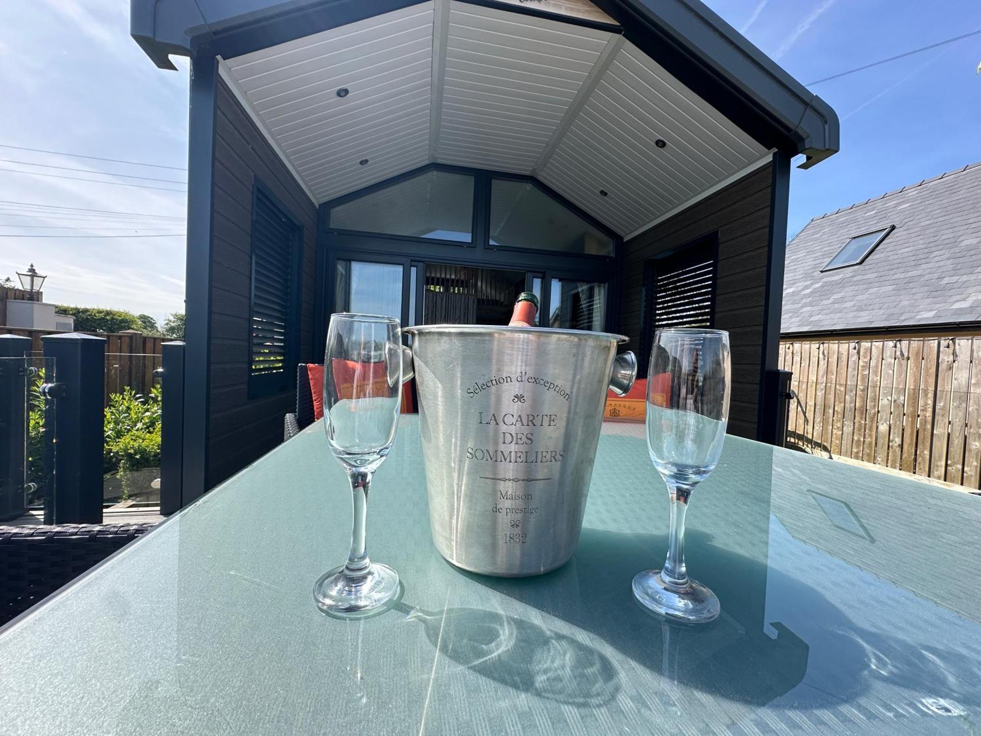 The Pods At Haulfryn Caravan Park Whitford ภายนอก รูปภาพ